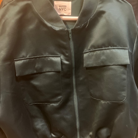 Woman’s 3 Piece Winter Green Satin Set Lg - Picture 9 of 14